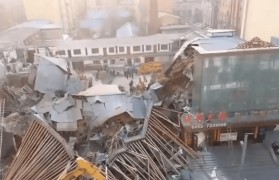 黑龙江一楼房凌晨坍塌致7人遇难，附近商家：系三层老楼，内有火锅店和KTV